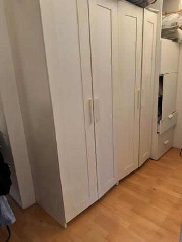 Twee witte ikea kledingkasten