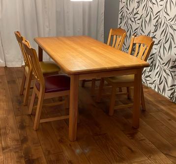 Eiken tafel en 4 stoelen