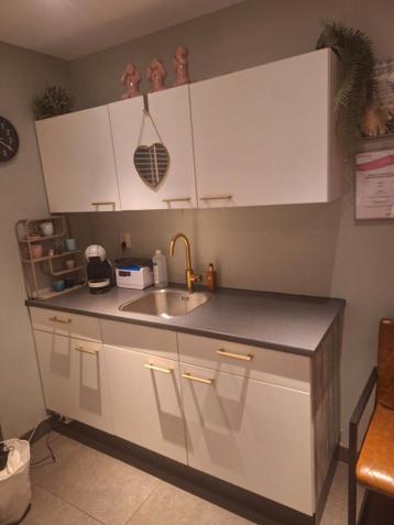 Keukenblokje met bovenkasten