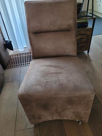 gratis 6 eetkamer stoelen
