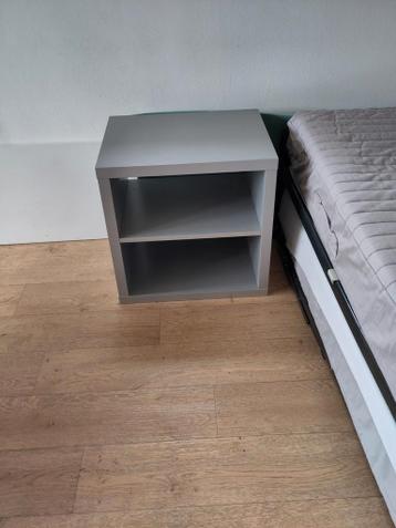 Gratis: Nachtkastjes, grijs. 2x