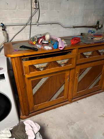 Gratis Houten dressoir met deuren en lades  ivm verhuizing