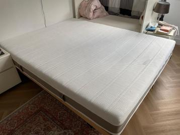 Lattenbodems (2x) + Matras 160x200