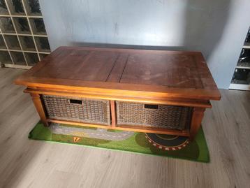 Gratis af te halen. Degelijke salontafel.