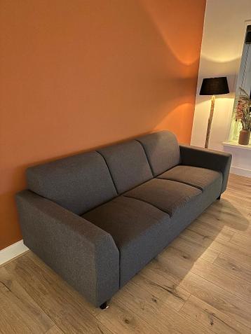 Grijze bank op te halen in Goes (gratis)