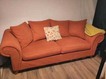 Hele leuke oranje bank - gratis