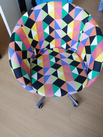 Kleurrijke bureaustoel