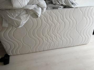 Gratis! Zie omschrijving!! Matras en vier seizoenen dekbed