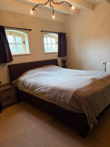 Gratis: Bed Swiss Sense, ombouw en matras en topper