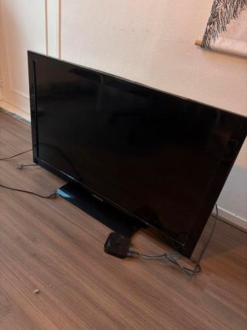 40 inch Samsung TV + Apple TV