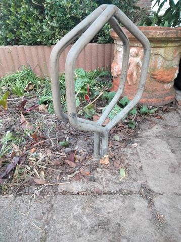 Fietsstandaard met betonnen voet 30x30cm