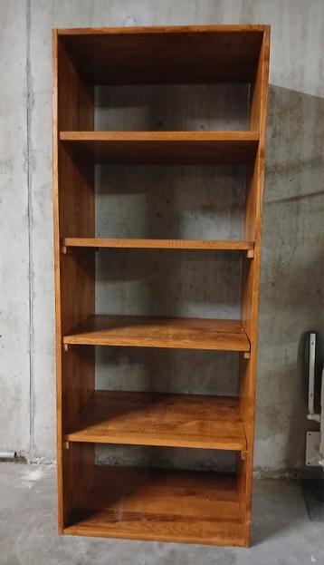 Stevige houten vakkenkast