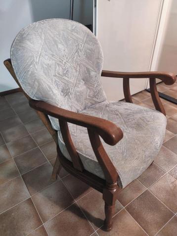 Vintage Stoel met Houten Frame en Stoffen Bekleding