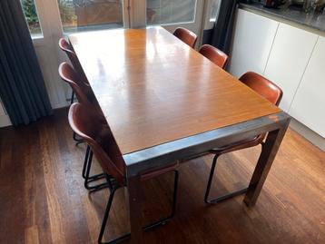 Uitschuifbare tafel gratis af te halen!