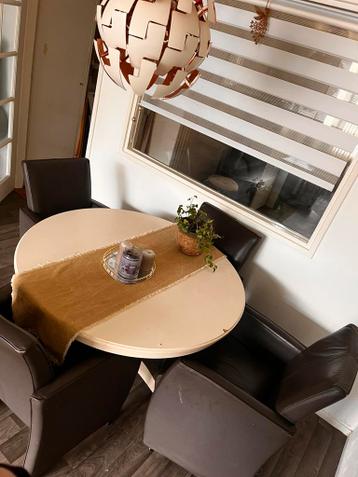 4 stoelen op wieltjes