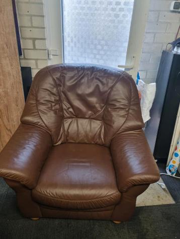 Comfortabele bruine lederen fauteuil