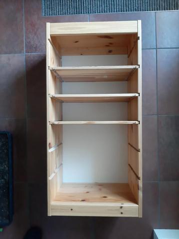 Houten Kast met Planken
