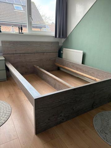 Gratis Bed 140x200 met lattenbodems.