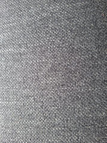 Grijze bank in prima staat.