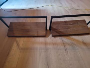 Houten wandplanken met metalen frame