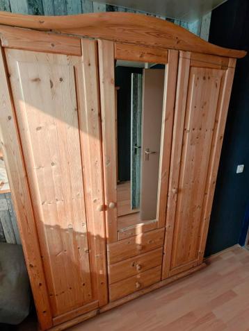 Gratis grenen kast of voor openhaard hout