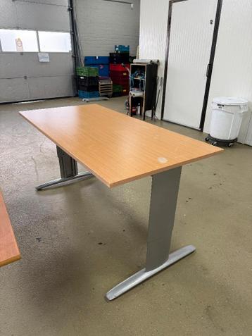 Bureau in hoogte verstelbaar
