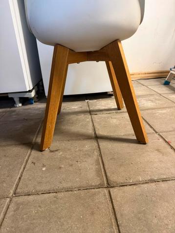 Gratis af te halen stoel , onderstel is nog goed