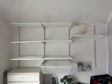 Shelves system