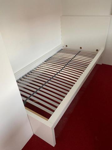 Gratis eenpersoons bed.