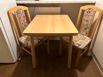Tafel en 2 stoelen