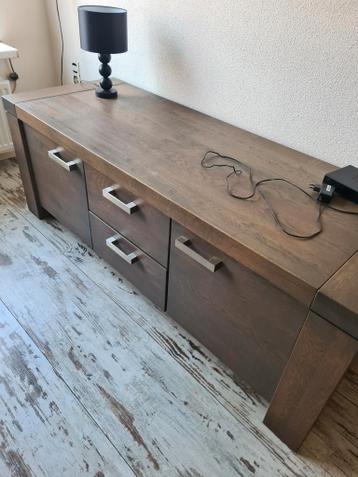 Gratis tv kast en de grote kast heb er de salontafel er ook