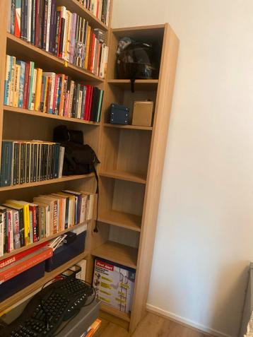 Gratis smalle Billy boekenkast - zo goed als nieuw!