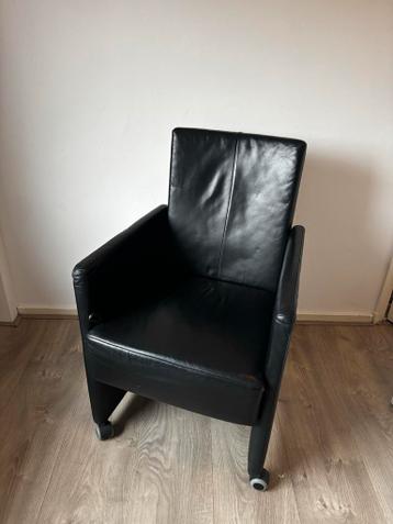 Gratis leren eetkamerstoelen met wielen