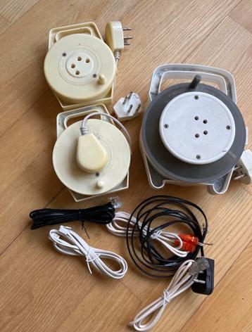 Oude telefoon kabels en haspels