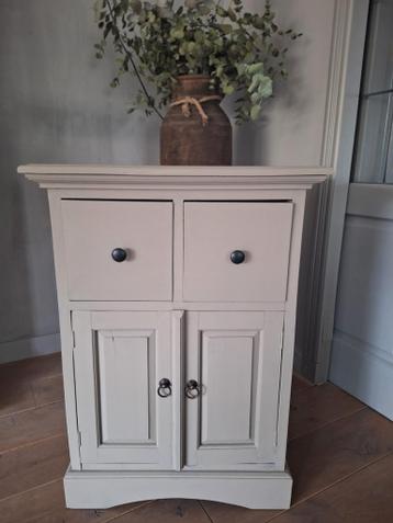 Bijna gratis kleine meidenkast