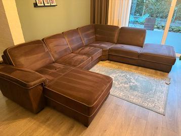 Grote U bank met opbergruimte