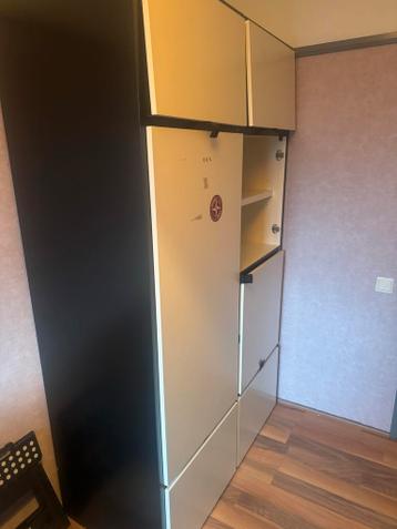 Grote stevige kast gratis af te halen (gedemonteerd)