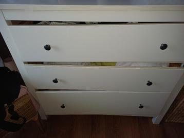 Gratis, ladenkast ikea, alleen ophalen z.s.m