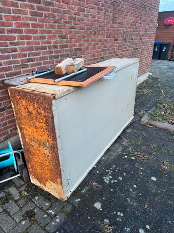 Metalen kast met lades - gratis af te halen