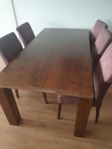 Gratis af te halen eettafel  met 6 stoelen