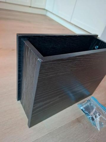 Nachtkastje - Beschadigd, maar bruikbaar!