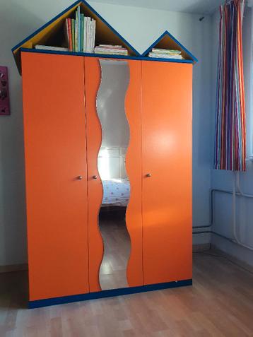 kledingkast. 1.72 hoog(met dakjes 2.07), 1.20 breed