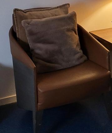 Bruine stoel | GRATIS