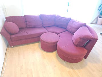 Prachtige rode hoekbank mét poef