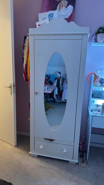 Leuke dames kleding kast