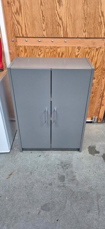 Klein kastje alleen ophalen!