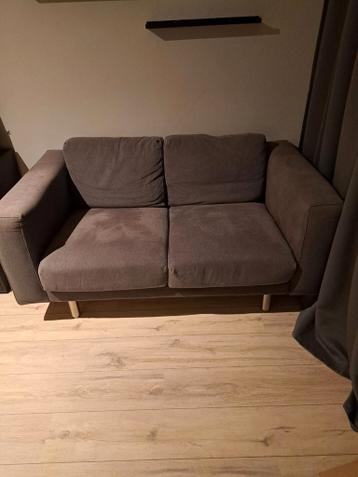 Gratis nette twee zits bank