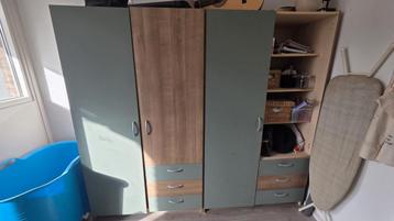 Twee gebruikte kledingkasten gratis af te halen