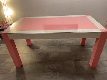 Eettafel, Salontafel, en Vitrinekast