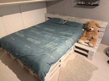 Tweepersoons pallet bed - wit geverfd. Gratis op te halen.